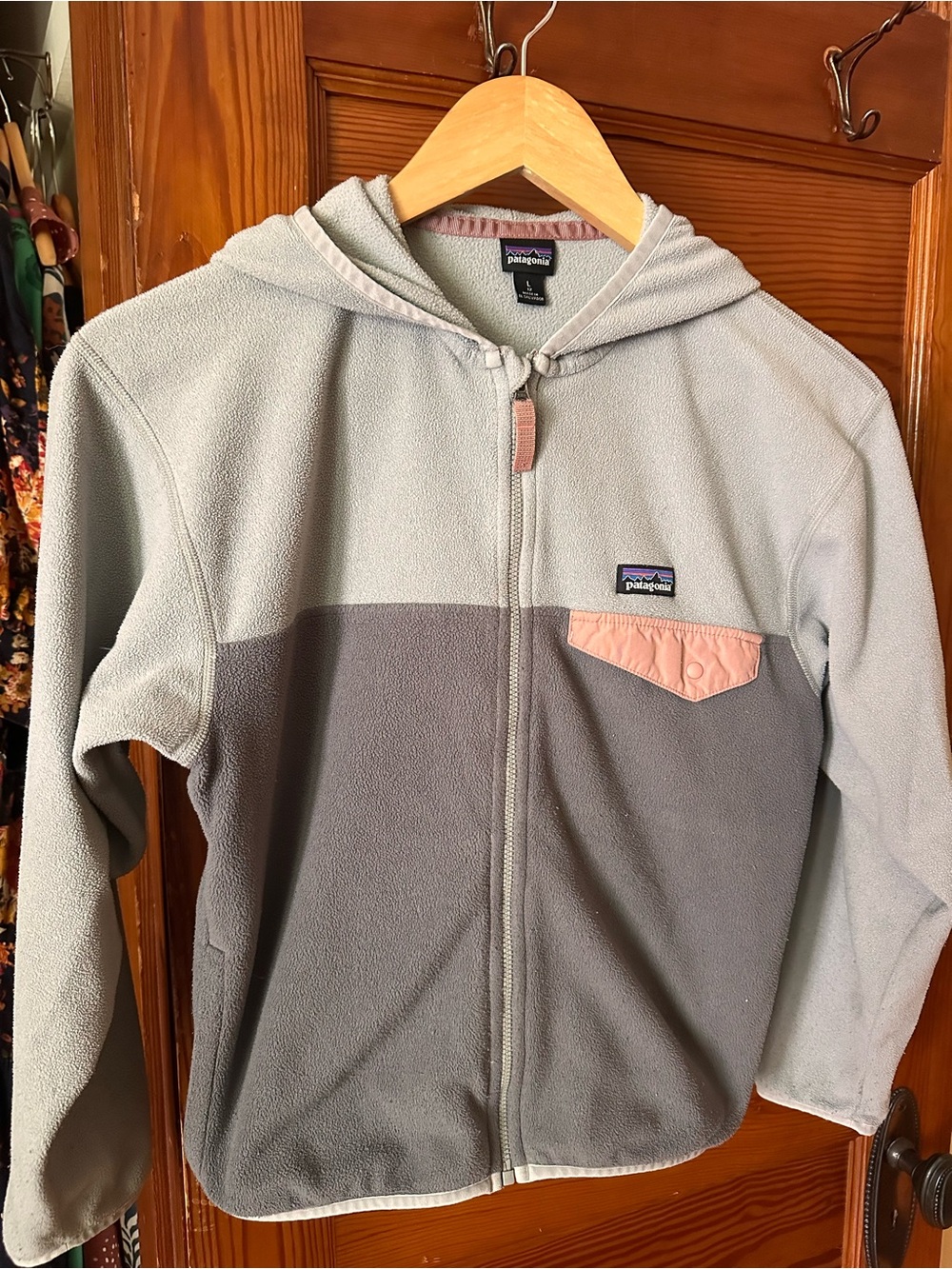Patagonia Kids Two-Tone Gray & Light Pink Fleece Hoodie. Full zip, size L/12